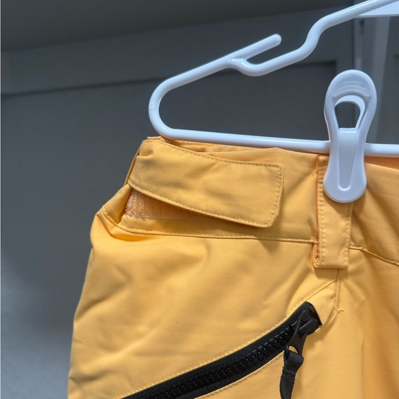 Snowpants - Picture 3 of 6